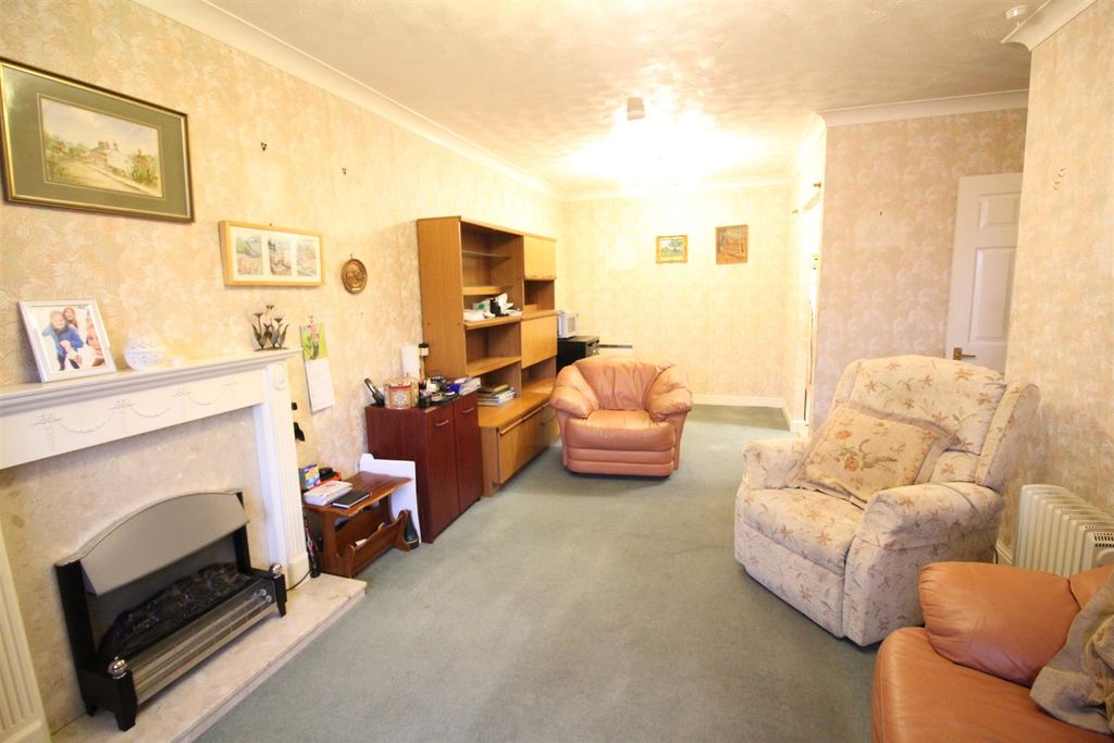 Property photo 3 of 9 Living Room