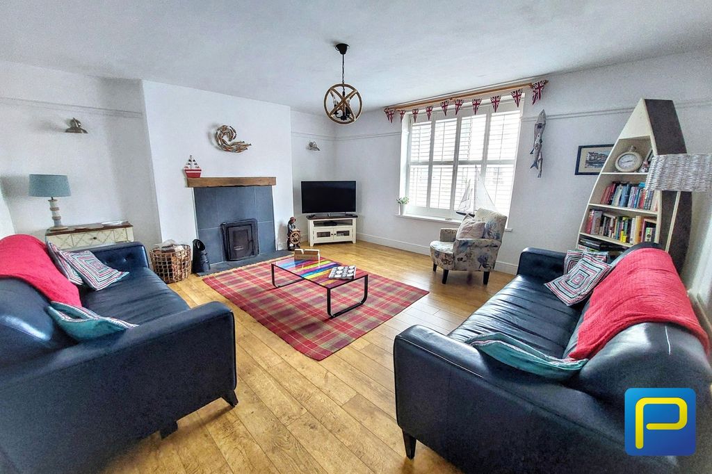 Property photo 2 of 21