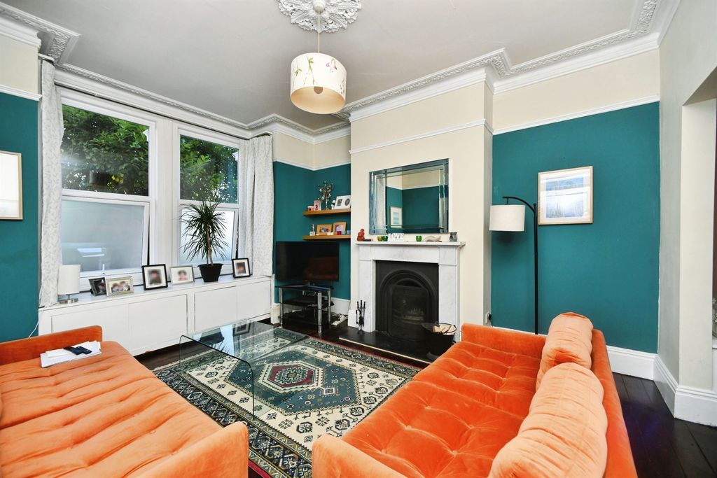 Property photo 2 of 17