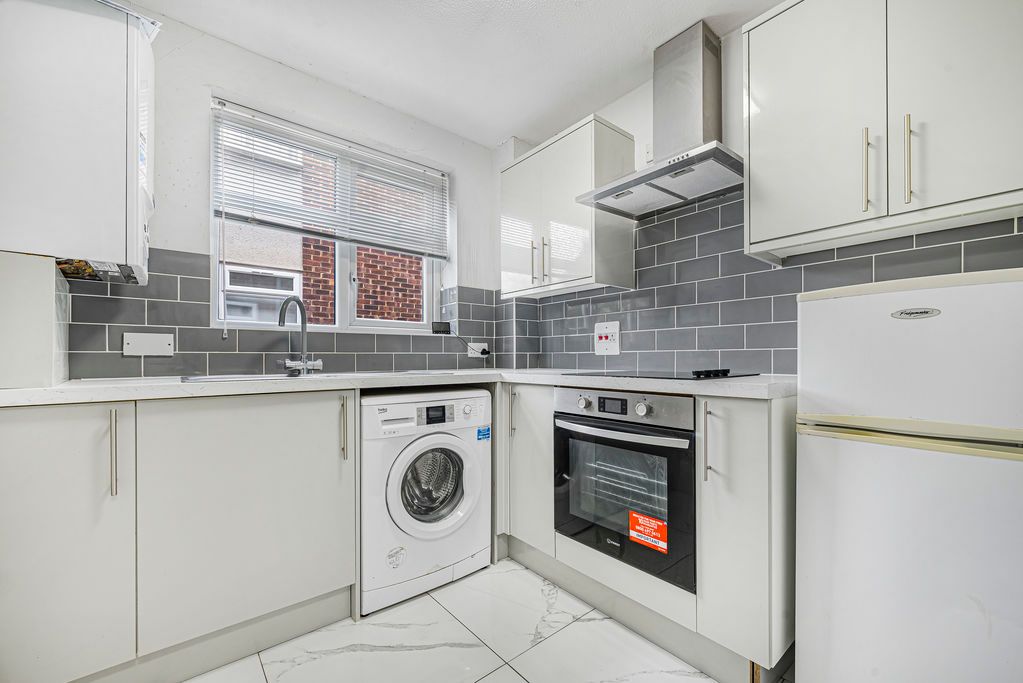 Property photo 3 of 16 Kitchen