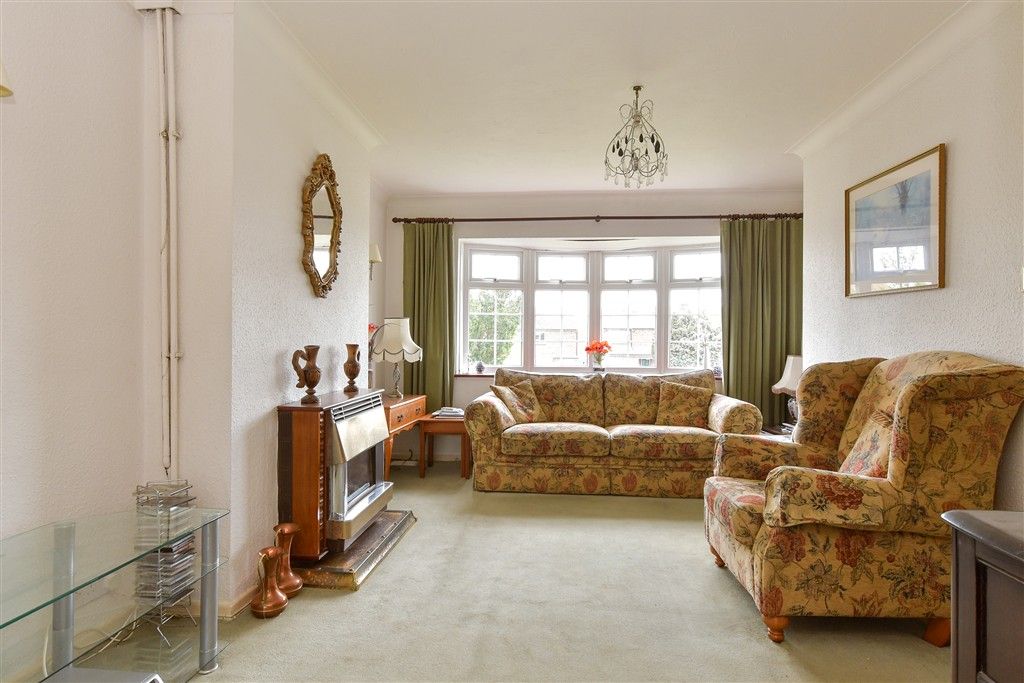 Property photo 2 of 9 Lounge