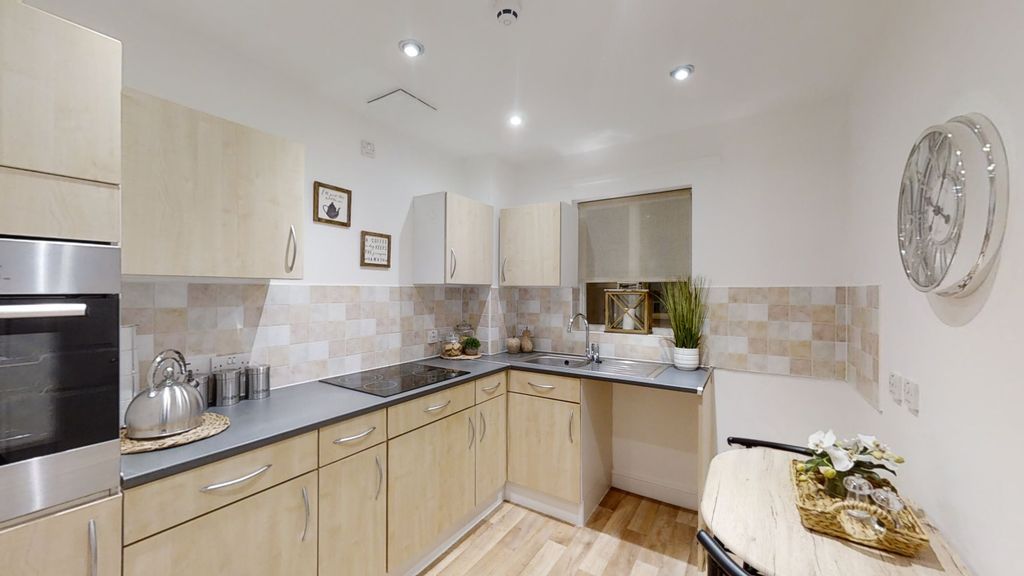 Property photo 2 of 7 Kitchen