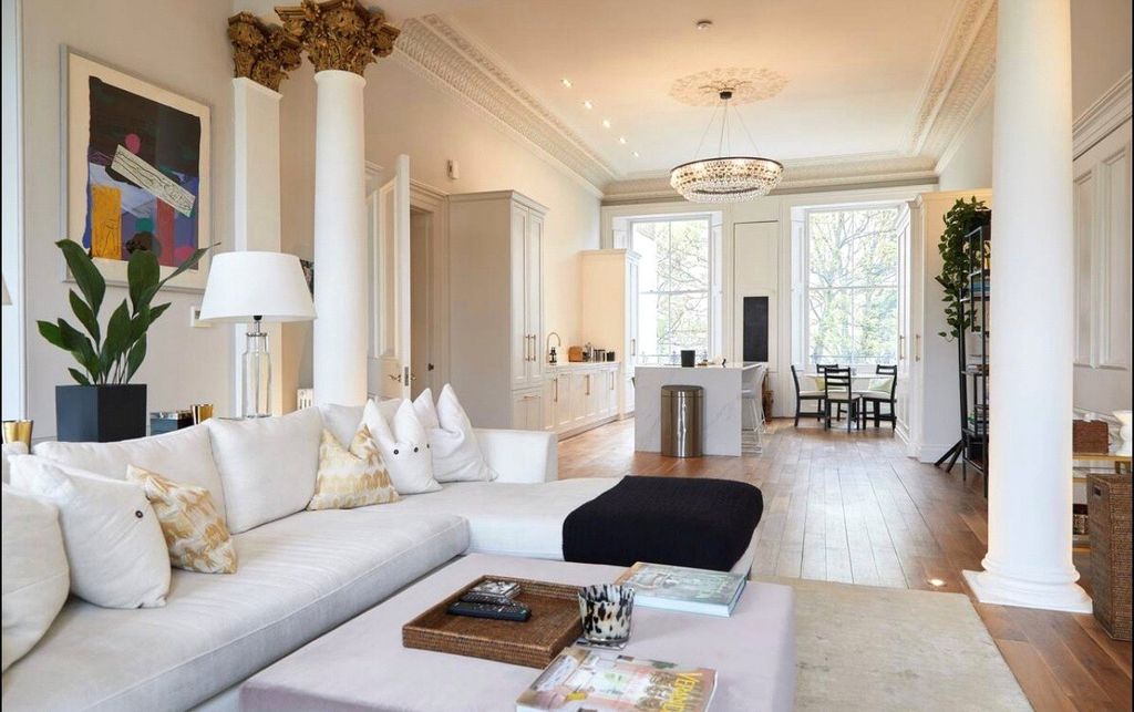 Property photo 2 of 20 Reception