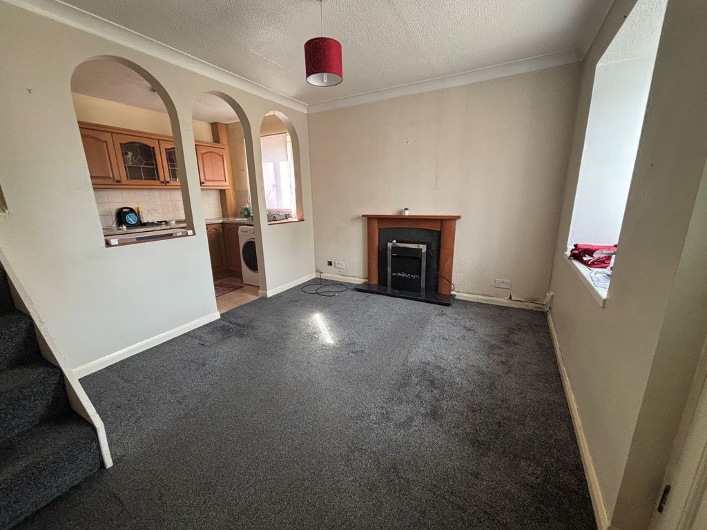 Property photo 2 of 6 Living Room