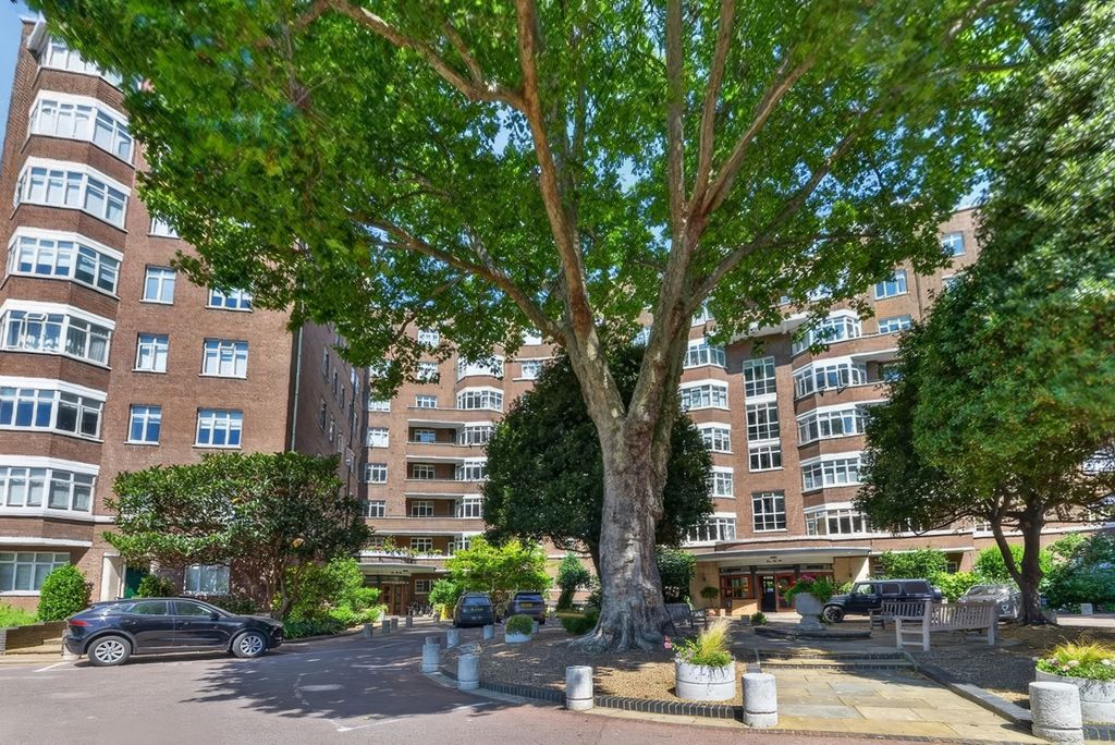 Property photo 2 of 6 Melton Court