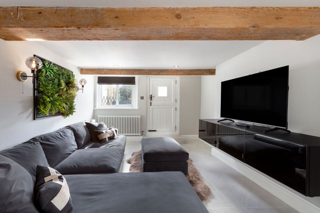 Property photo 3 of 12