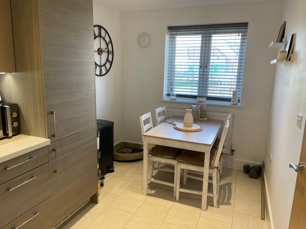 Property photo 3 of 10 Dining Room