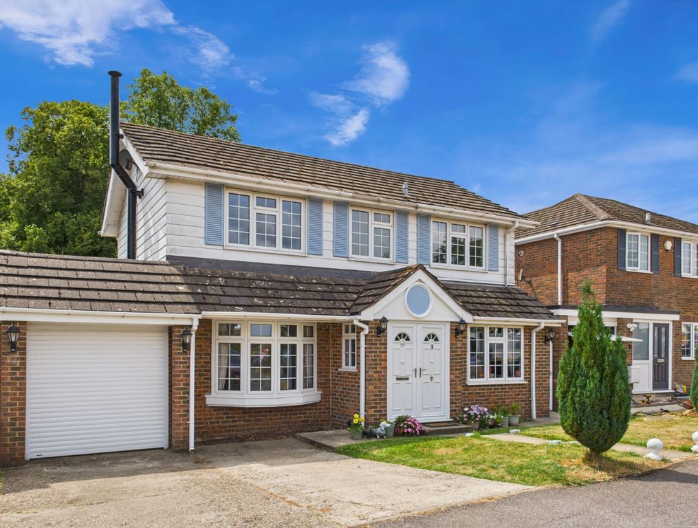 Property photo 1 of 18 Cam01354G0-Pr0559-Still004