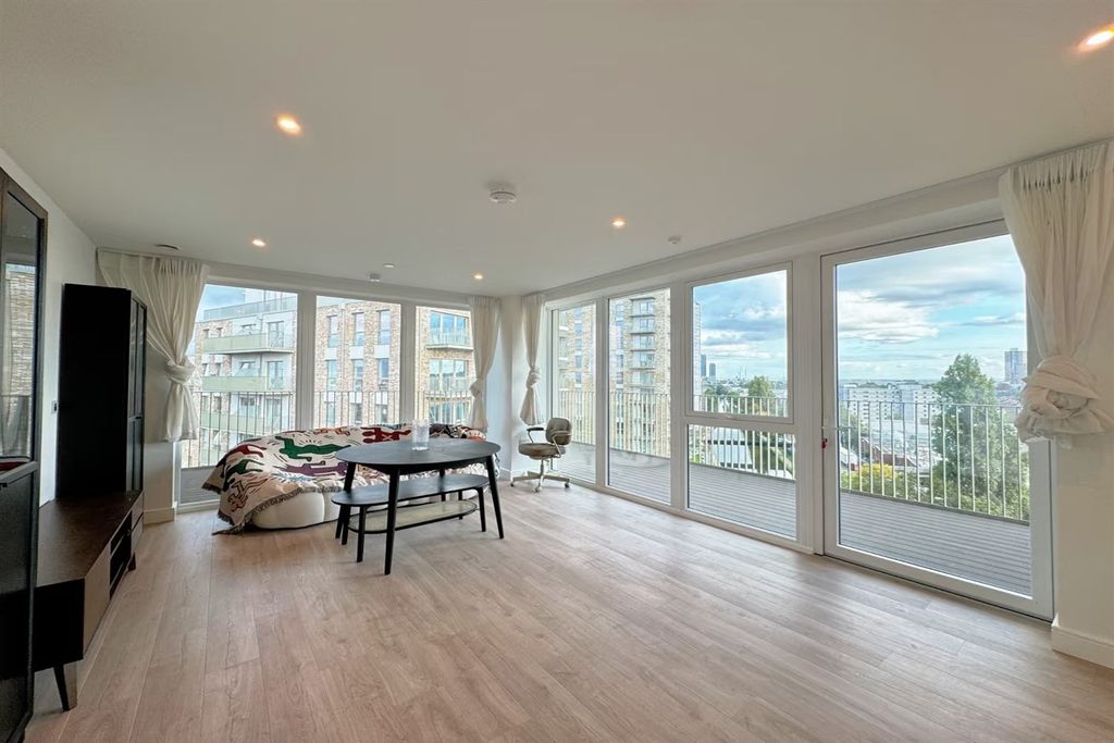 Property photo 1 of 15 (Main)