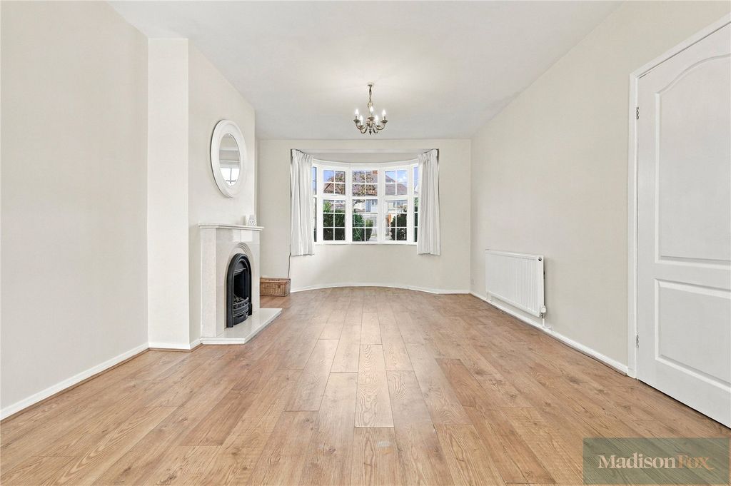 Property photo 3 of 30 Picture No. 11