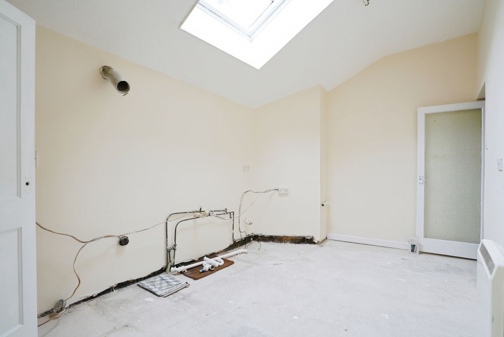 Property photo 3 of 11 Photo