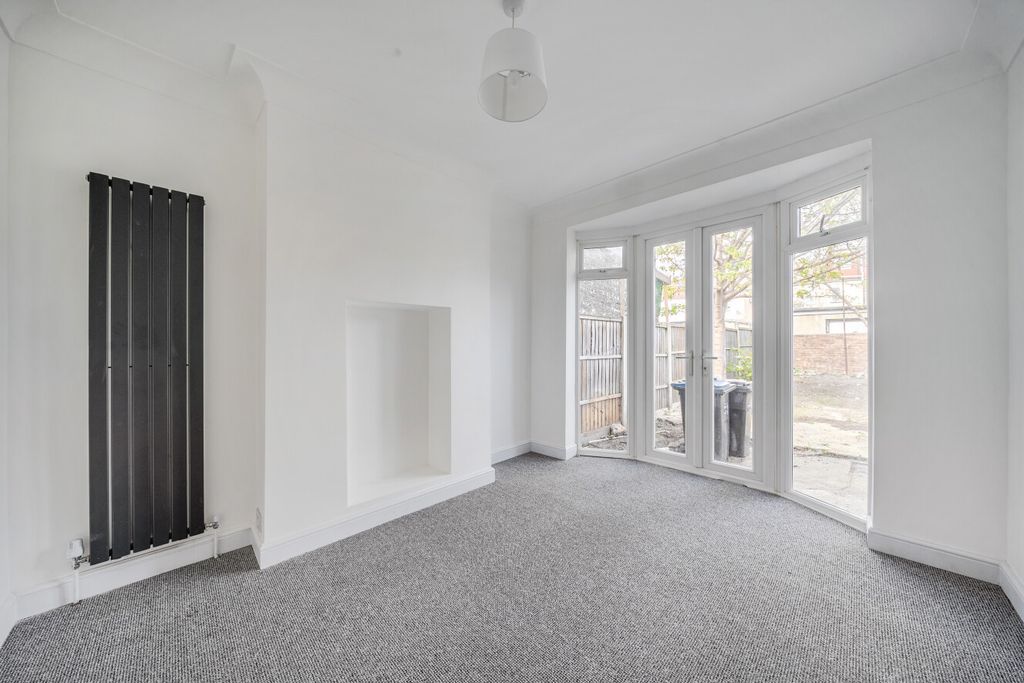 Property photo 2 of 21 1447162-8-69E0Eb3...