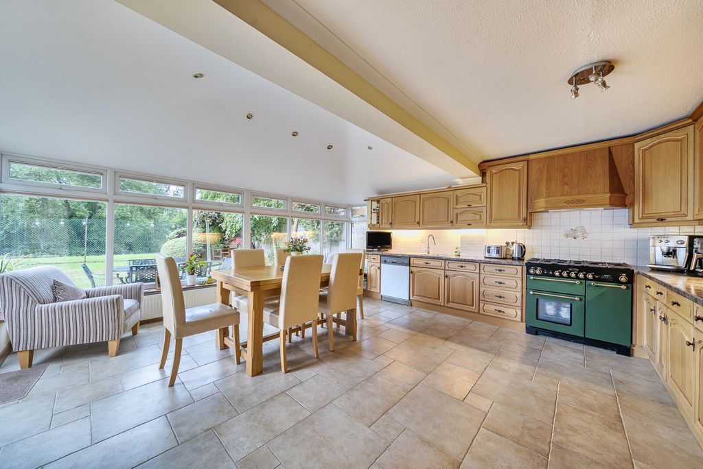 Property photo 2 of 15 1350327-11-68c44F...