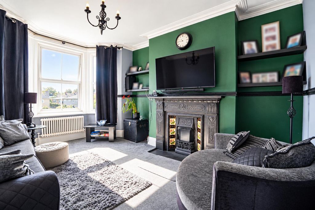 Property photo 1 of 17 03c9Ec1F-79ba-4A95-A3E0-E8Efd1106B79.Png