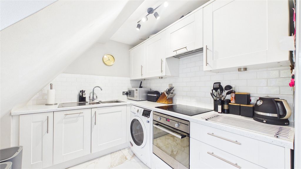 Additional image 6 of 2 bed flat for saleLightwater, Surrey GU18