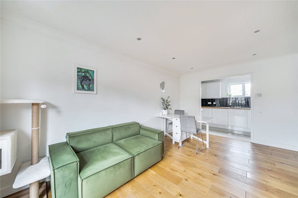 Property photo 2 of 18 Picture No. 14