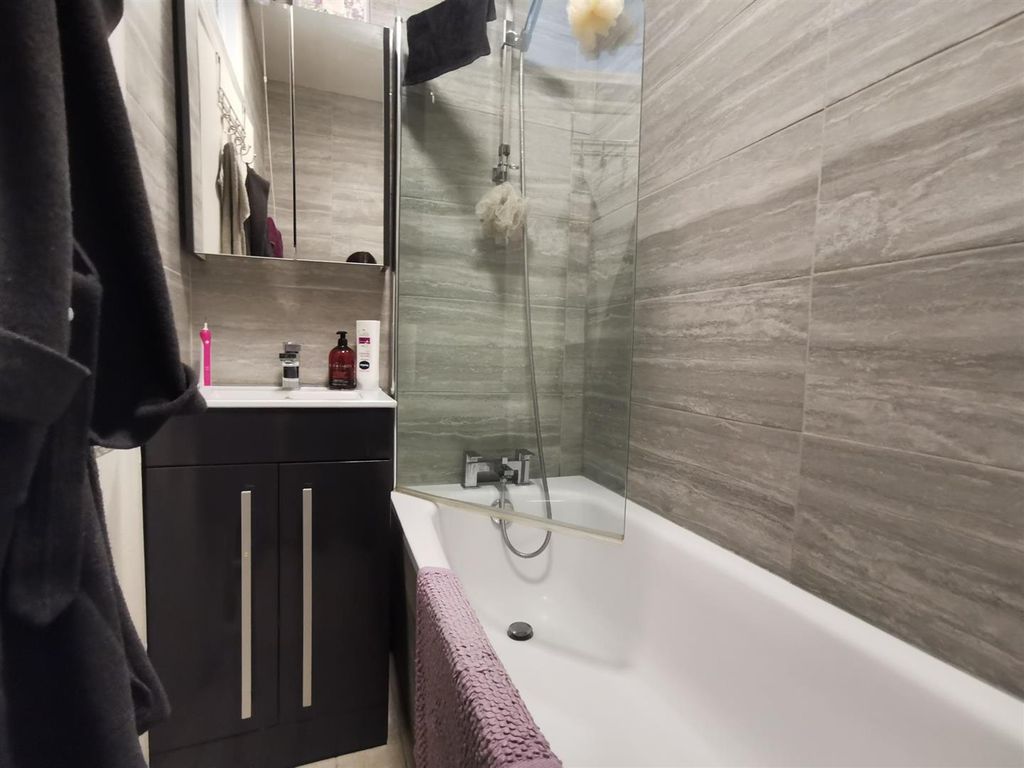 Property photo 2 of 5 Bathroom