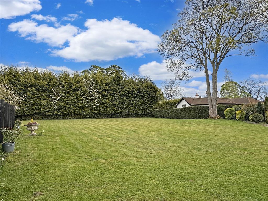 Property photo 3 of 39 Generous Private Grounds 273