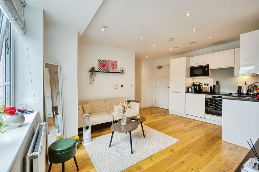 Property photo 2 of 10 Pbox-Img.Jpg