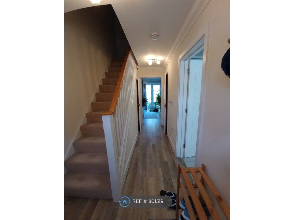 Property photo 3 of 11 House - Entrance