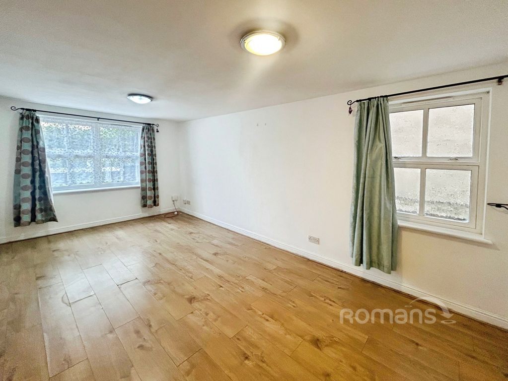 Property photo 3 of 8 Pbox-Img.Jpg