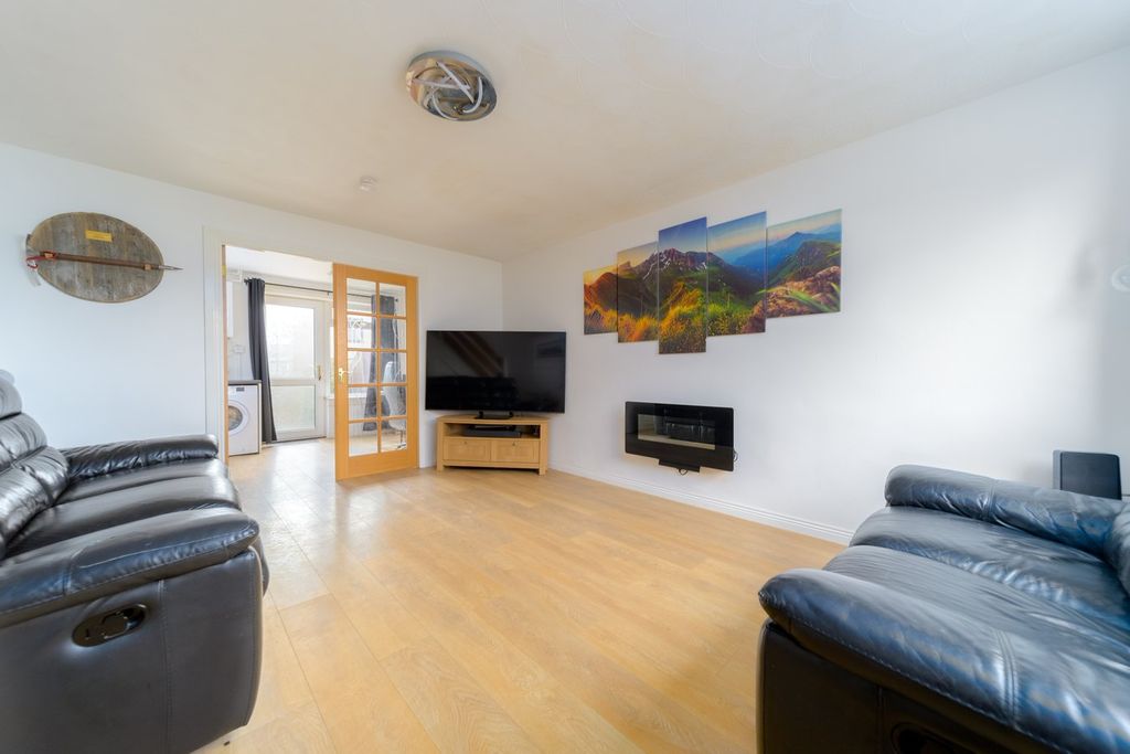 Property photo 2 of 24