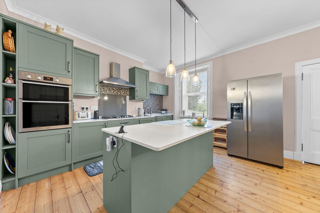 Property photo 2 of 30