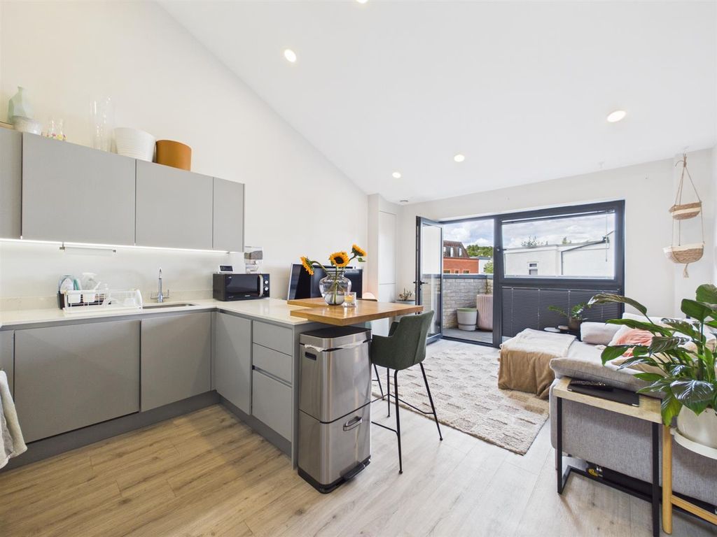 Property photo 3 of 16 Cam01563G0-Pr0299-Still003.Jpg
