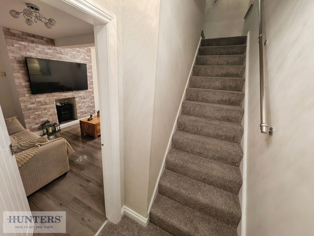 Property photo 3 of 13 Entrance Hallway