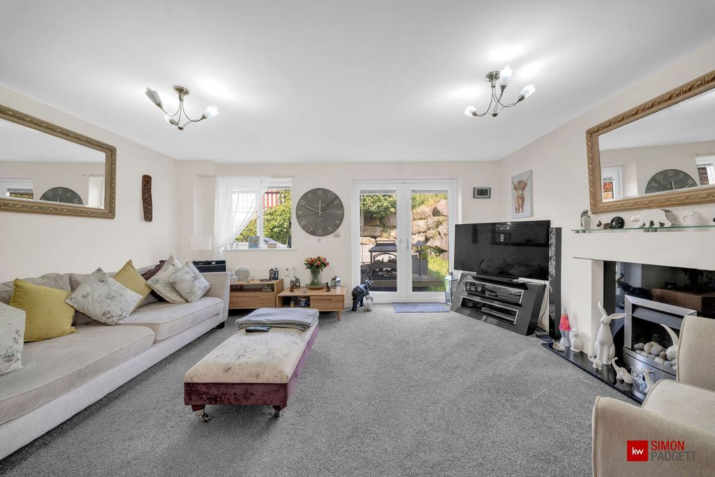 Property photo 3 of 25