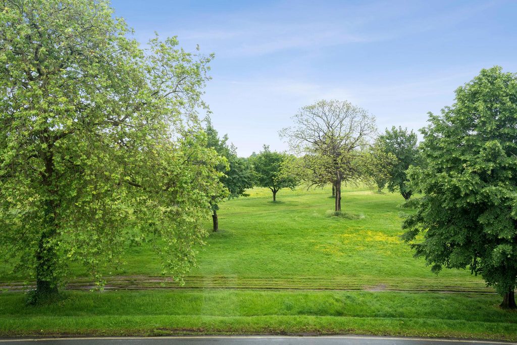 Property photo 2 of 13 Image