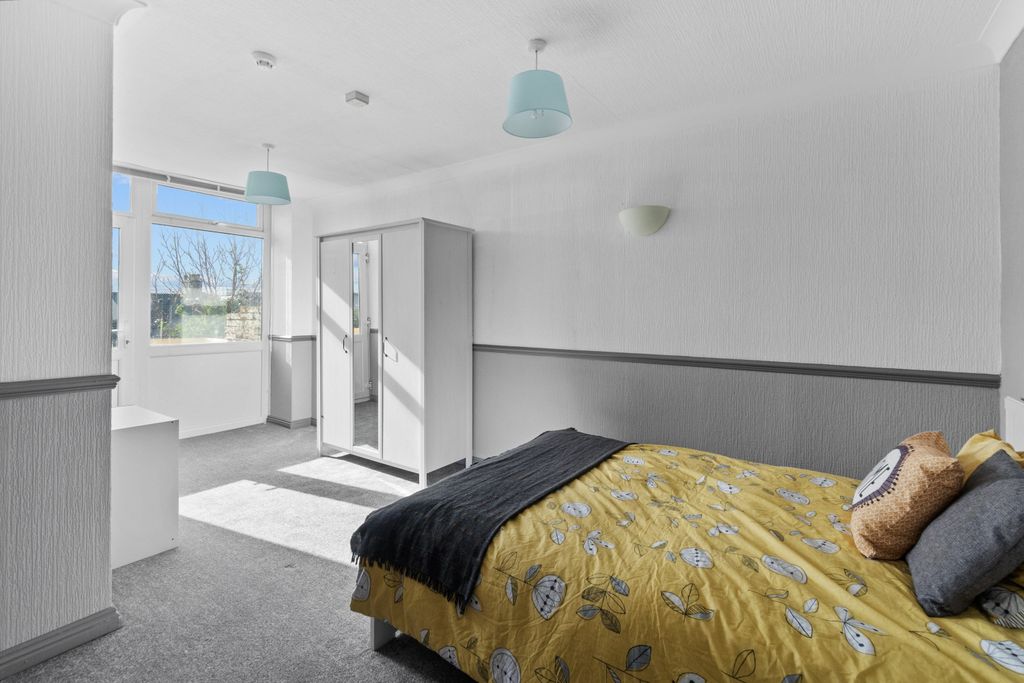 Property photo 1 of 10 0032