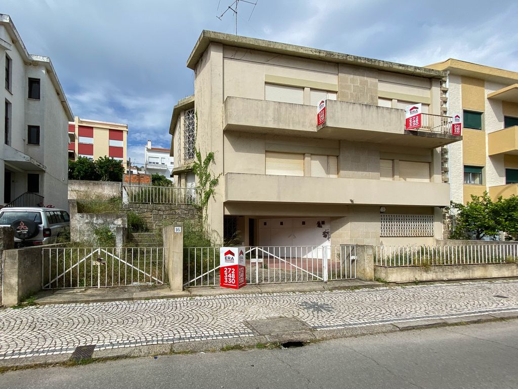 Property photo 1 of 42