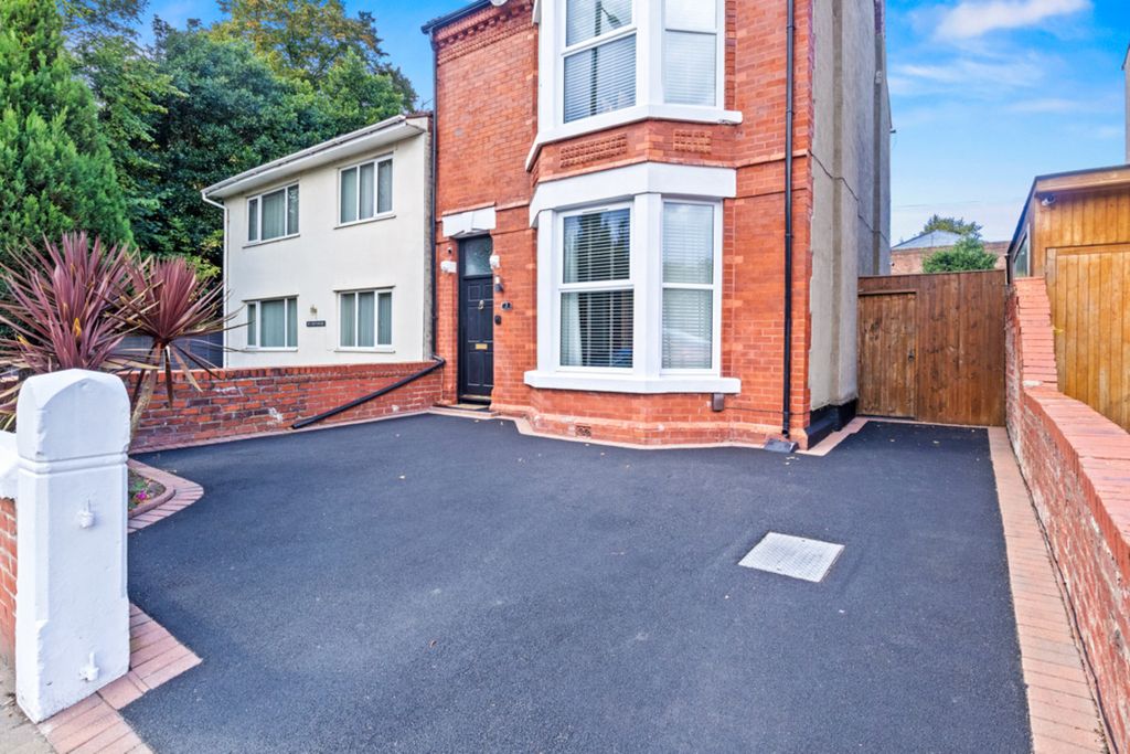 Property photo 2 of 33