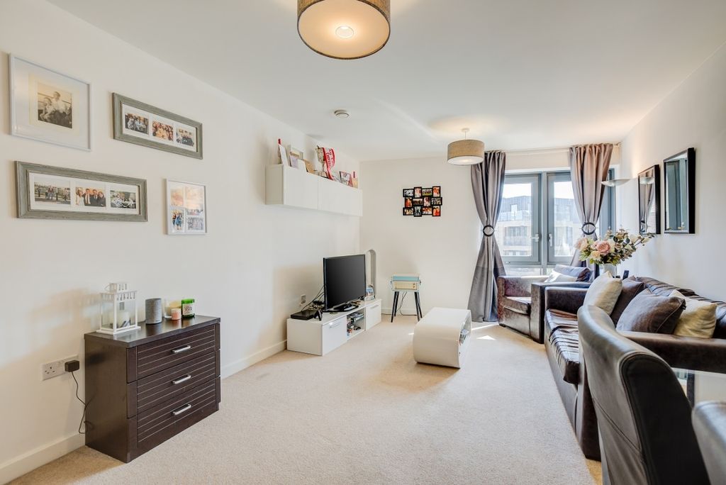 Property photo 1 of 6 Flat 5 Bronnley Cour