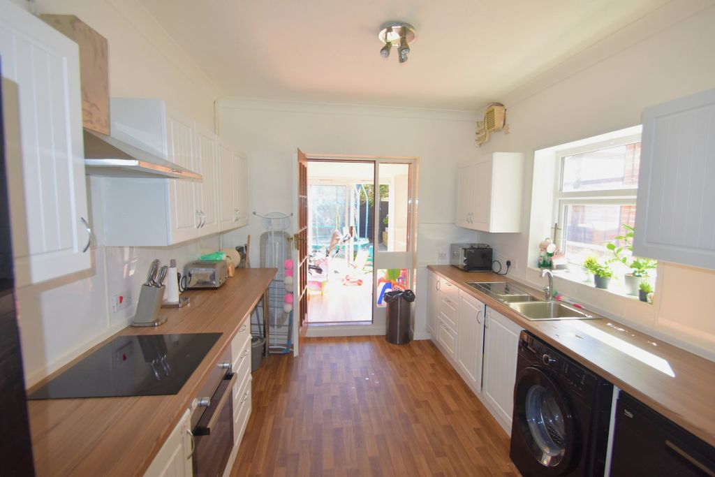 Property photo 3 of 11 Picture No. 28
