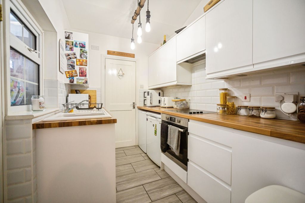 Property photo 2 of 17 Kitchen