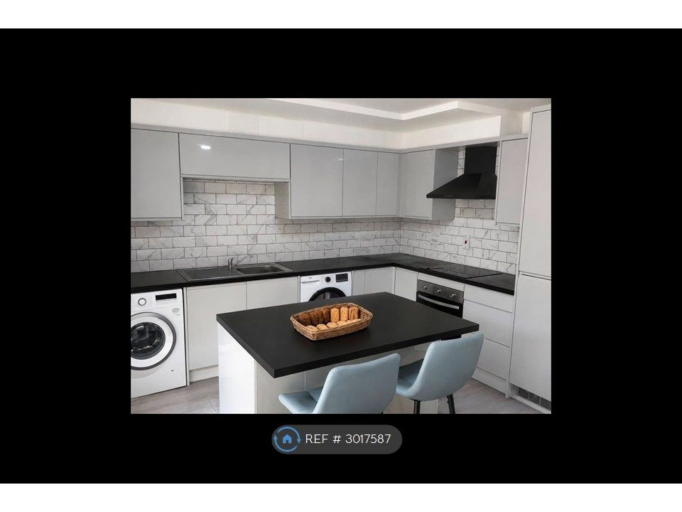 Property photo 3 of 5 Kitchen