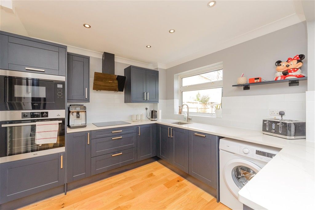 Property photo 3 of 9 Kitchen