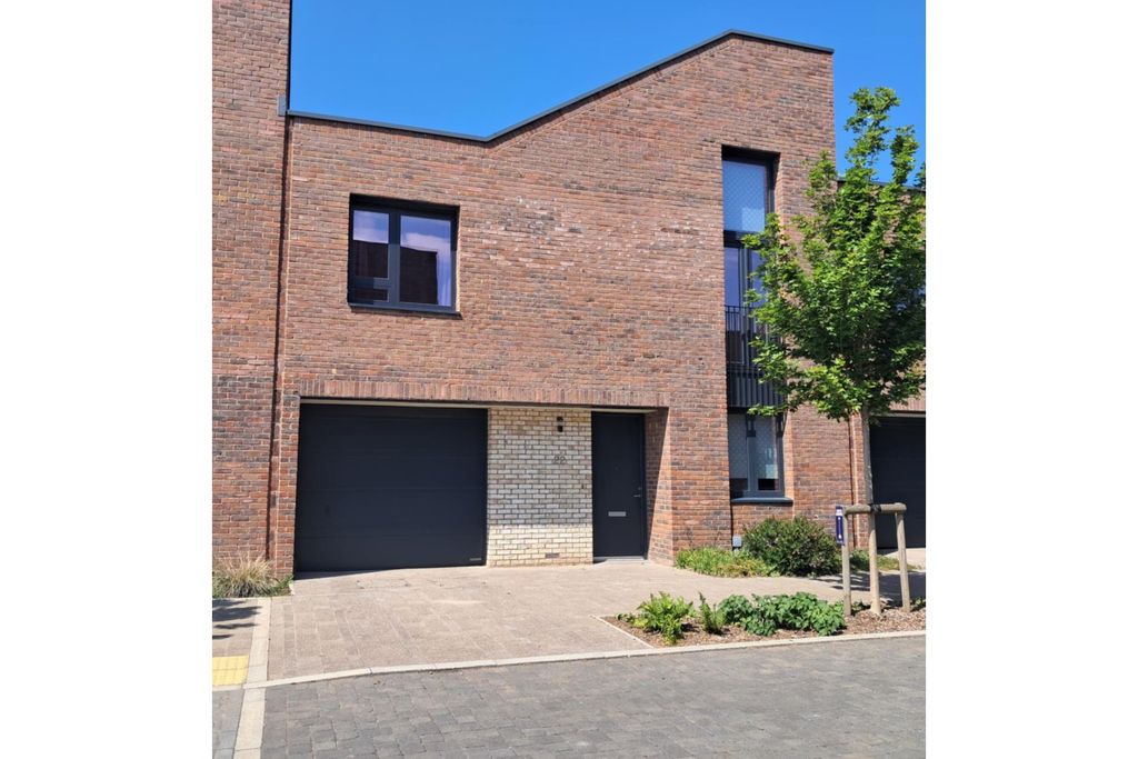 Property photo 1 of 15 Front