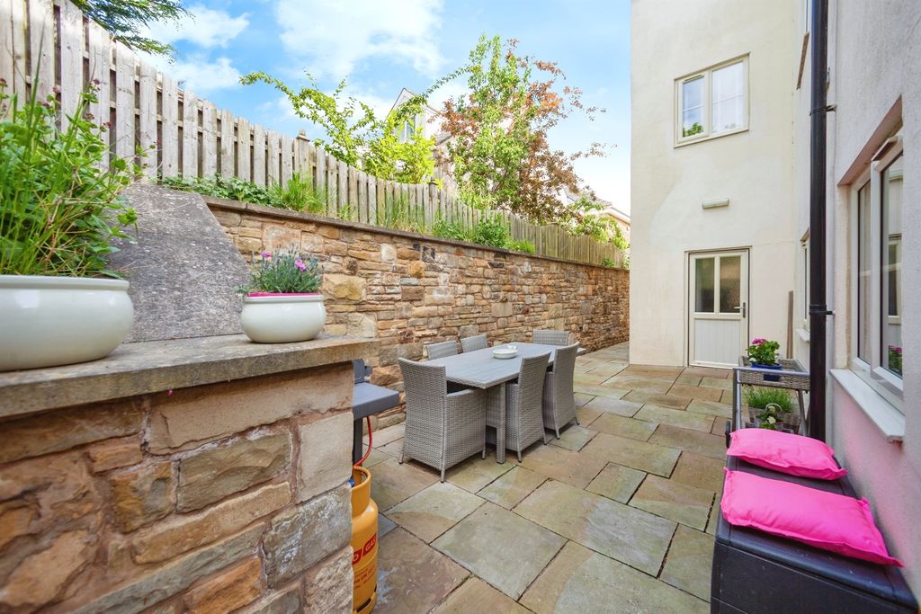 Property photo 2 of 18