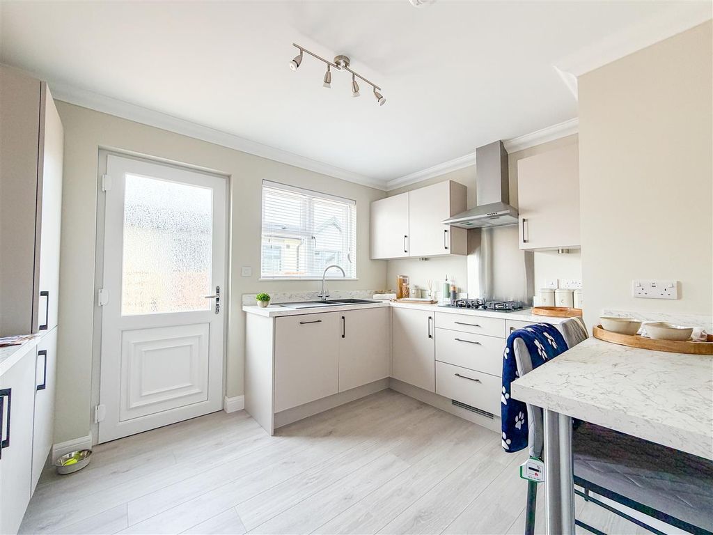 Property photo 3 of 23 Kitchen/Breakfast Room