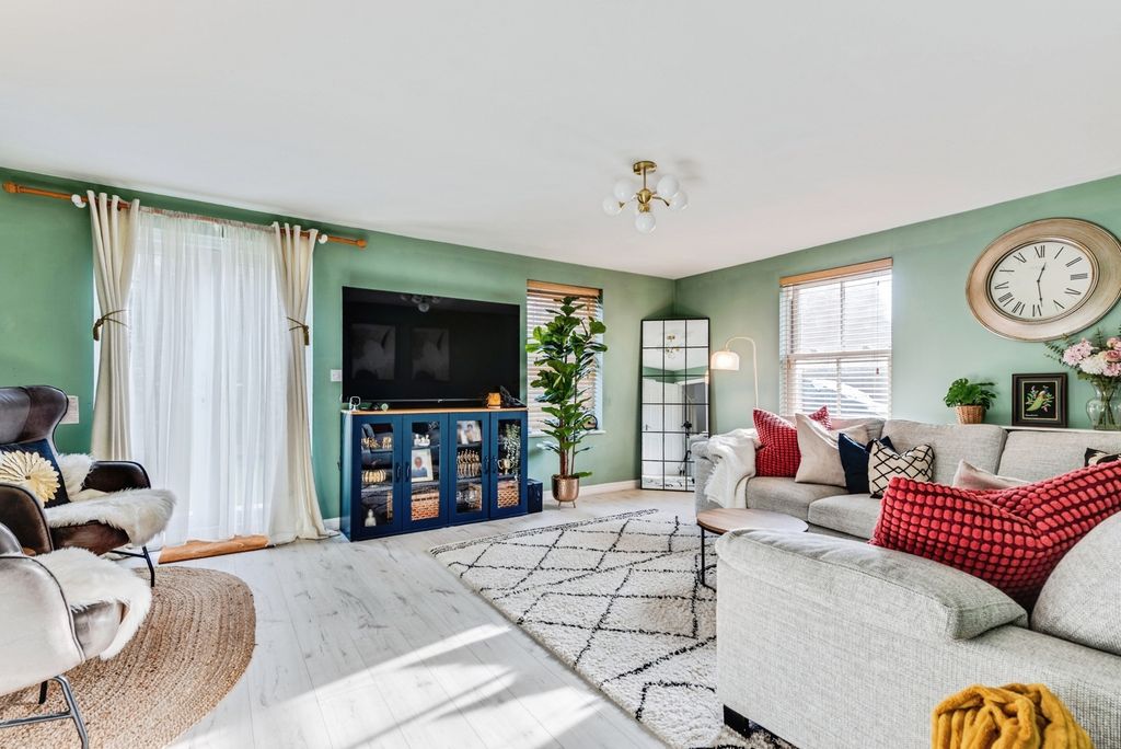 Property photo 3 of 19 Pbox-Img.Jpg