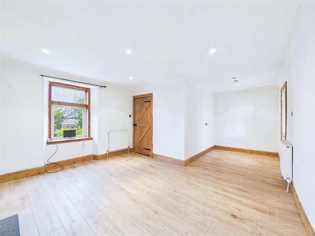 Property photo 3 of 30 Sitting Room
