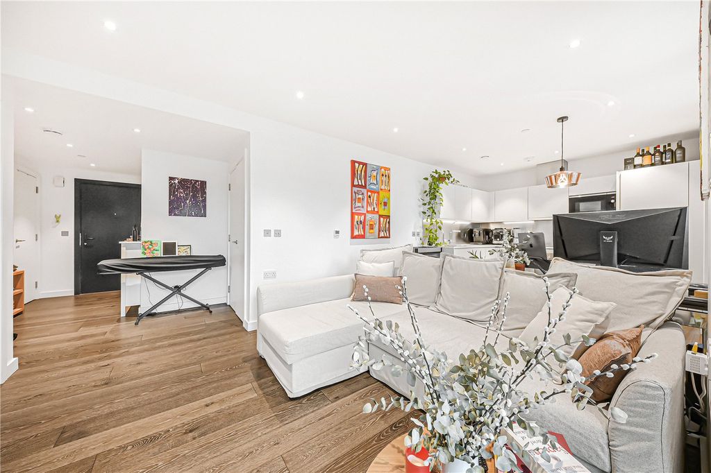 Property photo 3 of 11 Reception