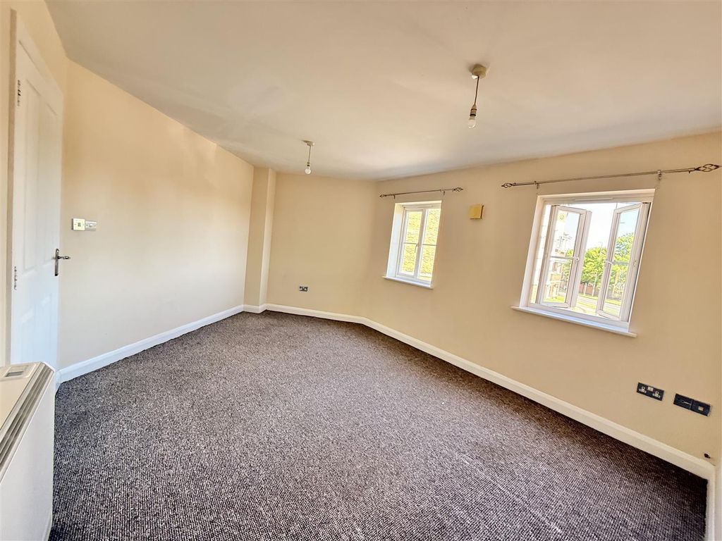 Property photo 2 of 6 Living Room