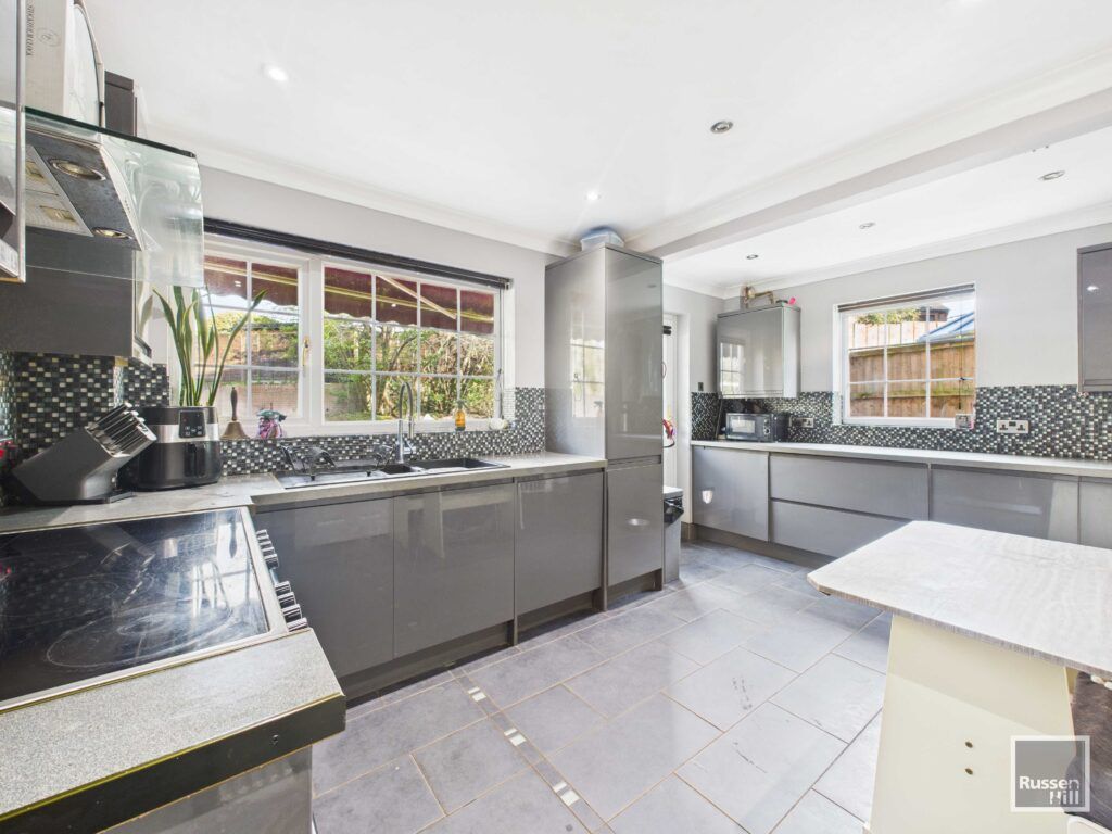 Property photo 2 of 21