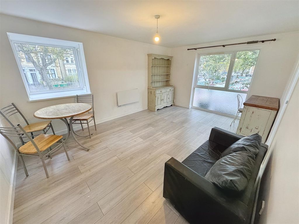 Property photo 2 of 8 Lounge/ Diner