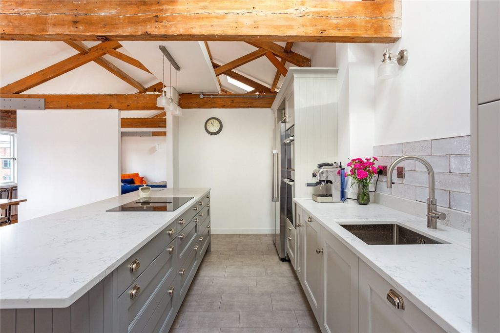 Property photo 3 of 12 Kitchen