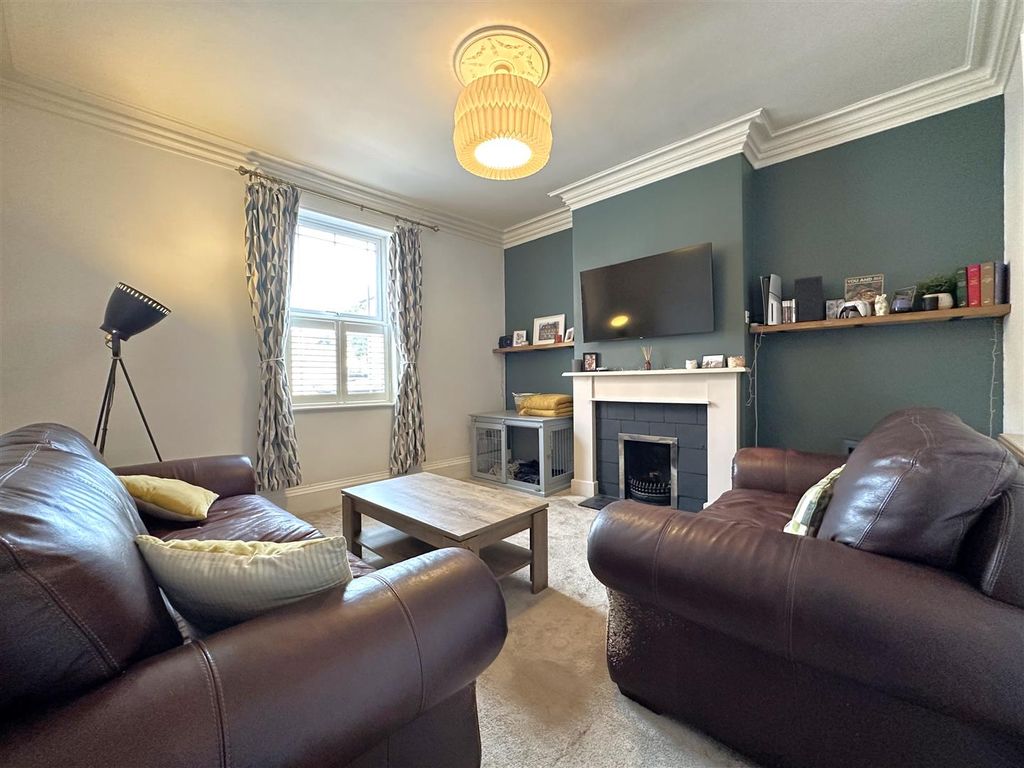 Property photo 1 of 20 Lounge 911